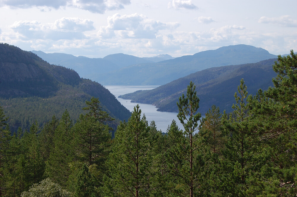 Mot Flåvatn og Omnes