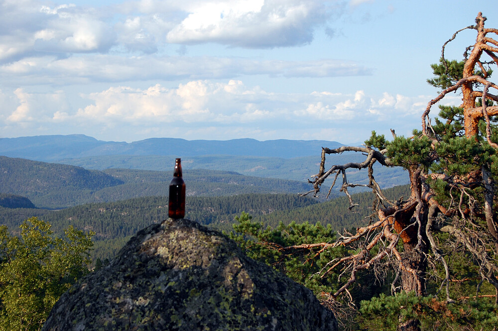 Fra nedstigningen ved et lite utsiktspunkt. Noen hadde vært der før.