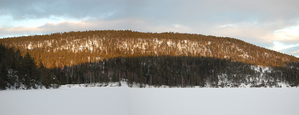 Store Latås, også en pf 100 topp i Skien, sett fra Oterkilfjorden. 