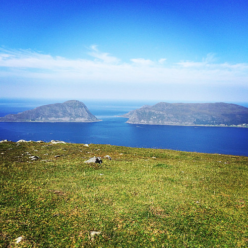 Ein flott august-dag blei brukt til å ta siste toppen på "ti på topp"-kortet. Fantastisk utsikt mot Skorpa og Nerlandsøya :)