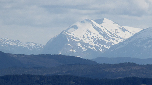 Geitadalstind og Ulvanosa sett frå Lyderhorn