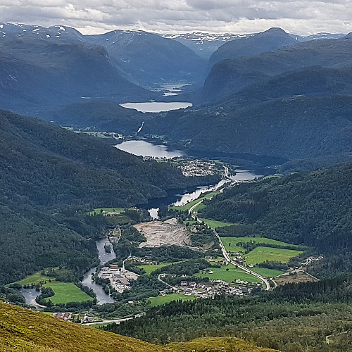 E39 gjennom dalen frå Førde mot Moskog