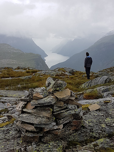 Utsikt frå Selda ut Hyefjorden i gråvẽr