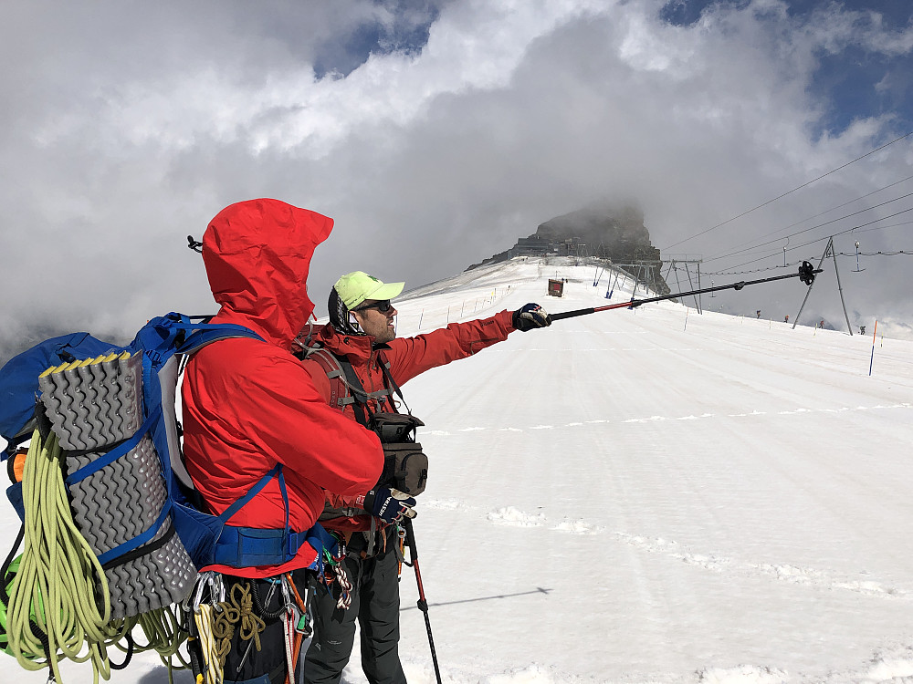 Kleine Matterhorn bak, men gjengen stikker til Breithorn, mens jeg tusler til restauranten ved Kleine Matterhorn