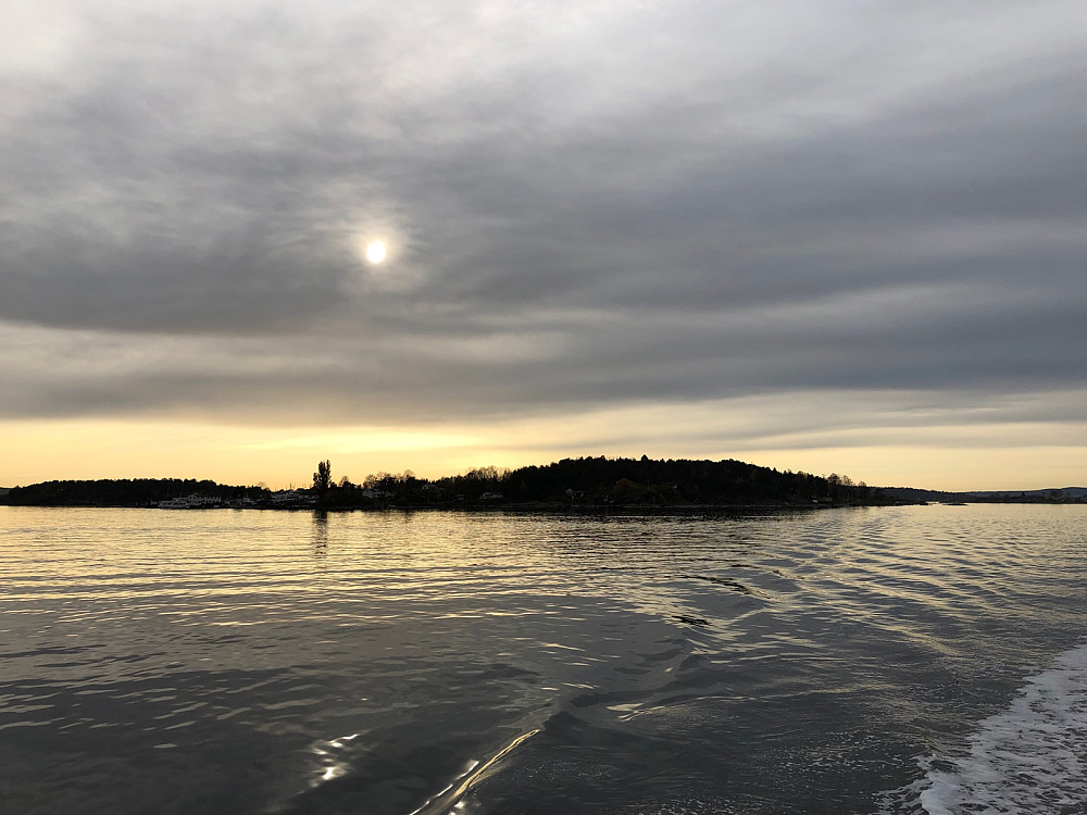Leaving Lindøya