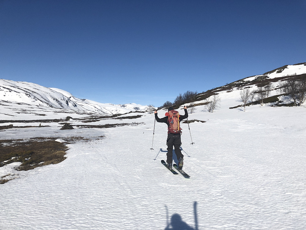 Da er vi på vei fra Heimsanden, (ved en campingplass), og opp Russdalen. Først på venstre side av Russa, så over på høyre.