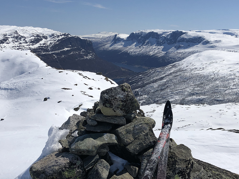 Horntind, med utsikt mot Bergsfjellet og Vangsmjøse