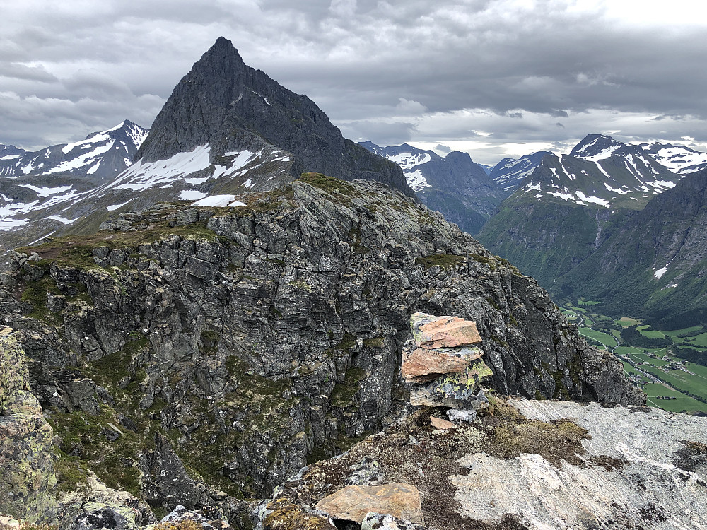 Tilbakeblikk, østover mot Slogen og Norangsdalen