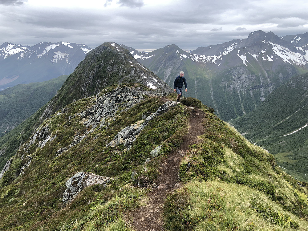 Retur østover til skaret vest for Maudekollen Vest
