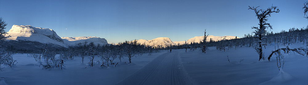 Mot Grindadn, Bergsfjellet, Skutshødn mm