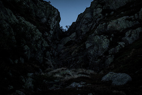 Natta senker seg i skaret jeg telta i, tid for tusser og troll å vandre på Brokefjell....