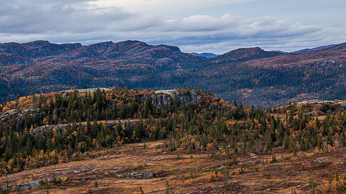 Utsikt mot Søtelifjellet og Sølandsfjellet fra campen