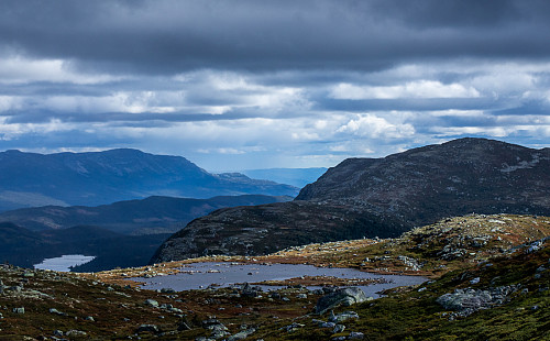 Utsikt fra Grisen mot Haugefjell, Skirvedalen og Blefjell