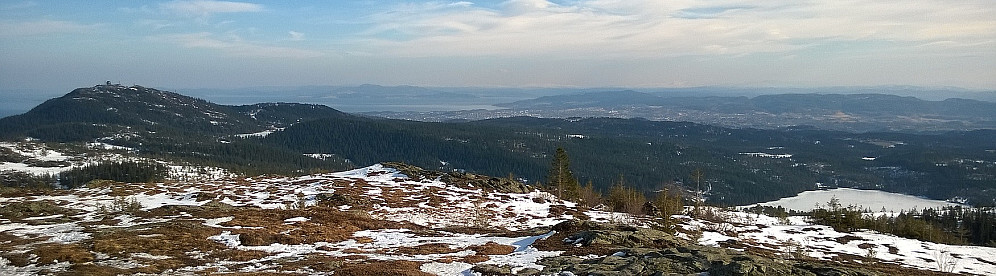 Fra Storheia mot Gråkallen, med Trondheim bak til høyre.