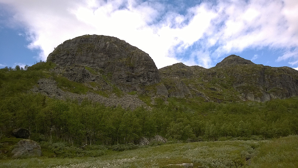 I nordflanken på Lille Skardsnuten trodde jeg kanskje via ferrataen var gjemt... flanken ble "støvsugd".