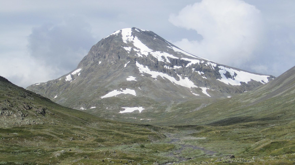 Lauvhøe 1991m tok seg bra ut herfra. Egentlig hadde jeg tenkt å sjekke ut ryggen rett imot i bildet, men slik ble det ikke til.