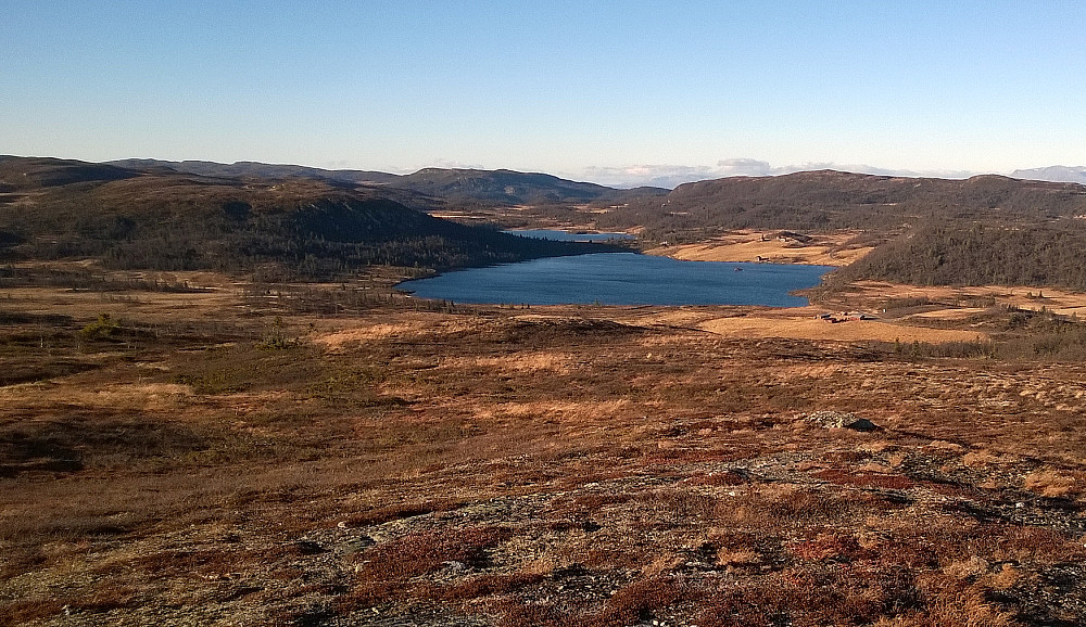 Sangeknatten t.v. med Haugsetfjellet bak i senter.