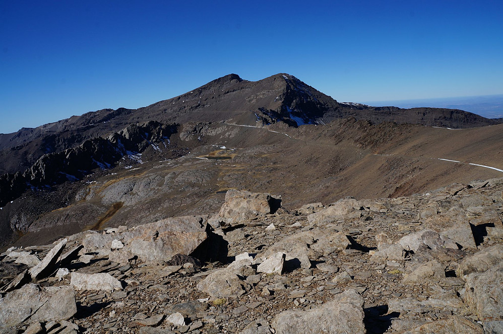 Tilbake mot Veleta og fortoppen Cerro de Los Machos.