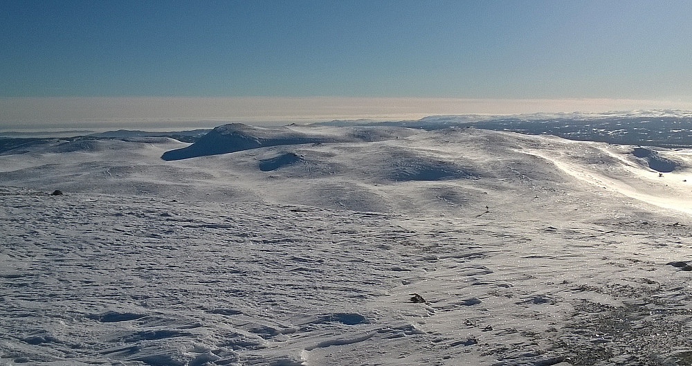 Fra Bjødalskampen bort til den lavere SØ-toppen. En fin dag i fjellet, men litt kald vind på toppene.