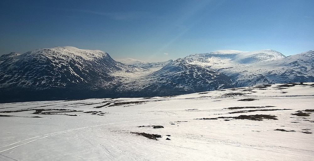 Mener det er Finnhalspiggen man aner midt i bildet her...