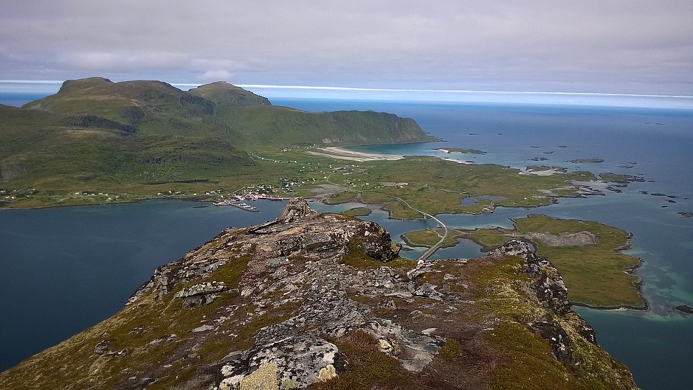 Utsikt til Sandbotnen (stranda), hvor campingplassen jeg hadde sovet på var.