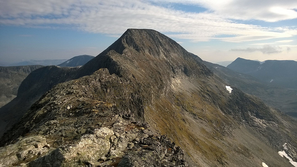 Skarfjellet sett fra V1. Det er visst mulig å klyve denne biten også, men noe utfordrende skal det være.