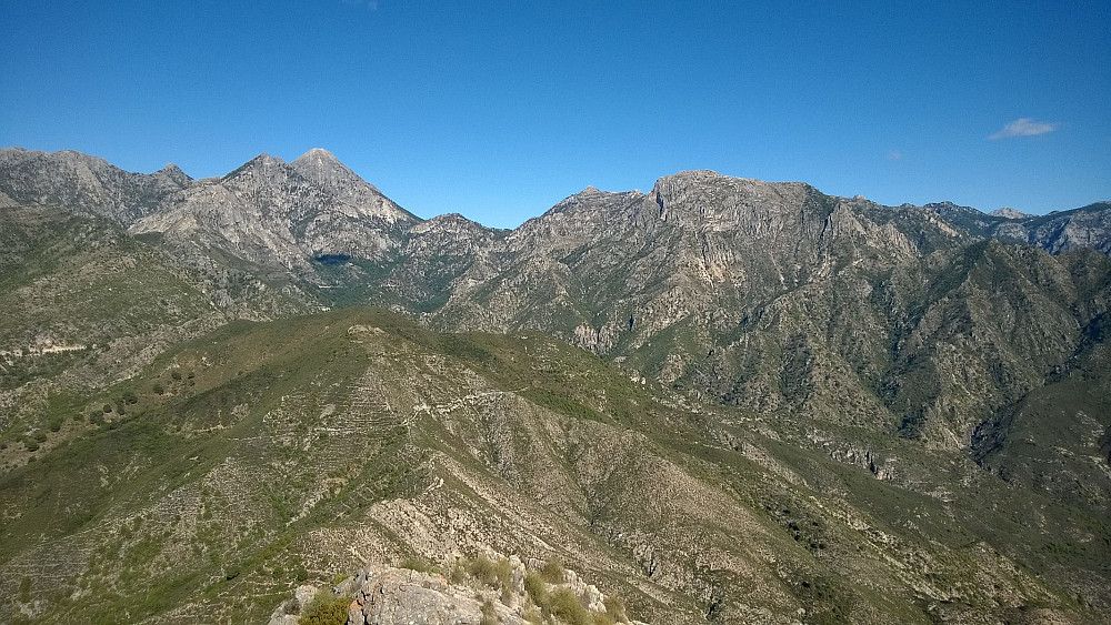 Cerro Lucero t.v dominerte i området. Cerro Cisne t.h ble besøkt noen dager etterpå.