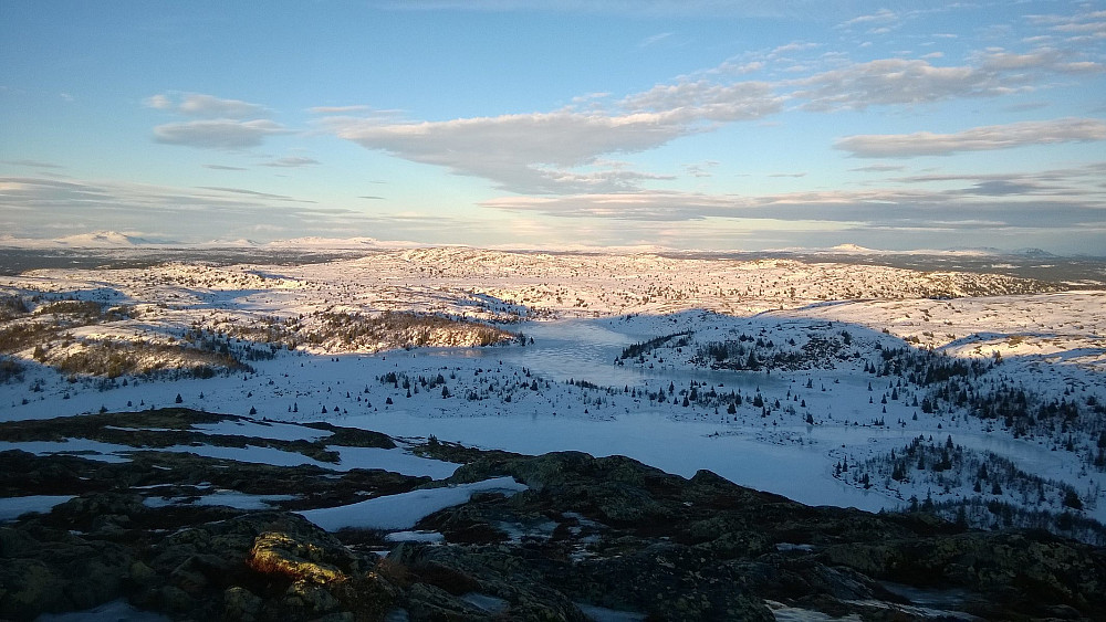 Utsikt fra toppen mot Smørlifjell.