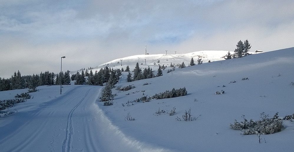 Gløtt av sol på toppen i dag.