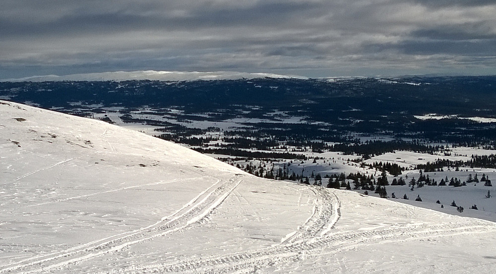 Mot Nystølfjellet, hvor jeg var på formiddagen.