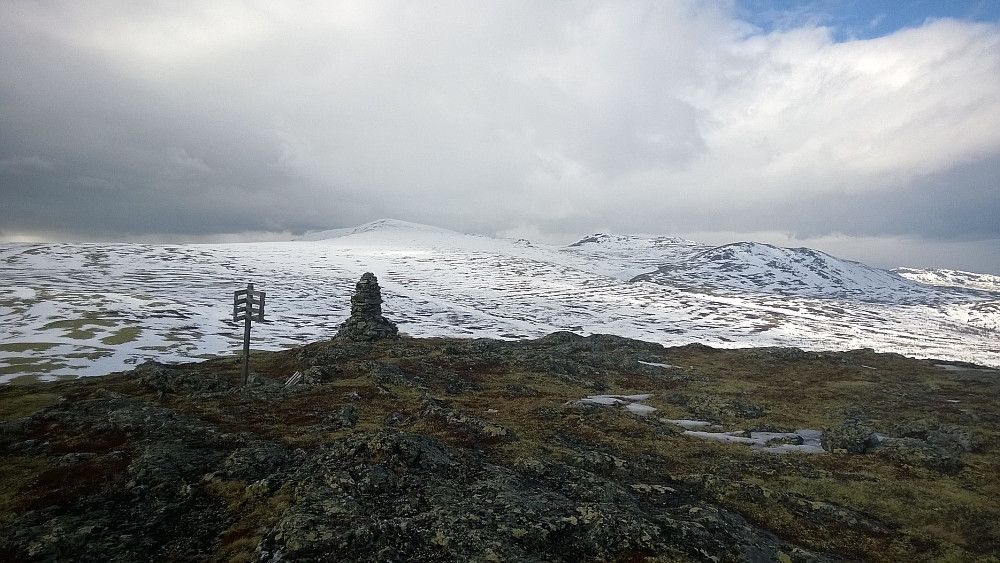 Uværet kommer over Saukampen. (Fra N. Silikampen.) På tide å pelle seg ned fra fjellet.