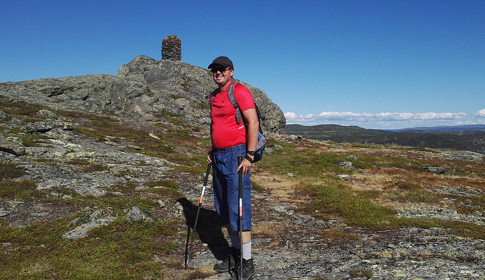 Har alt blitt glad i den nye røde treningstrøya jeg kjøpte på Decathlon i Gdansk for en slikk og ingenting. Rødt er fotogent, sa Anette. Akkurat som å høre Morten H...