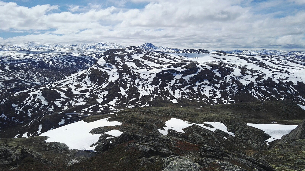 Utsikt over mot Skørnøse, som også ble vurdert som turmål i dag, men forkastet pga mye snø i flanken opp.