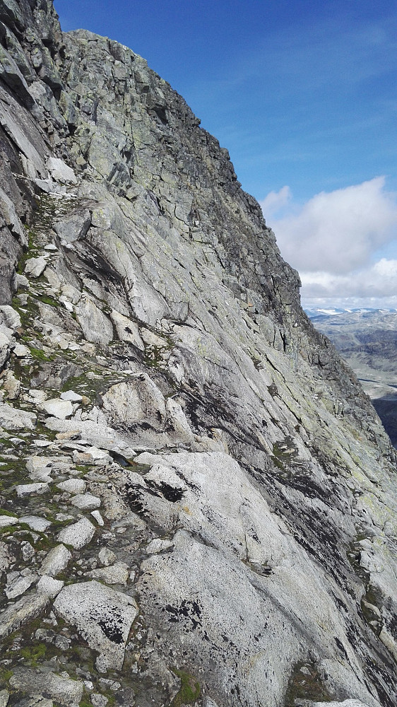 Traversen under det gråhvite svafeltet nær toppen av ruta er gjennomført, og jeg ser tilbake på dette.