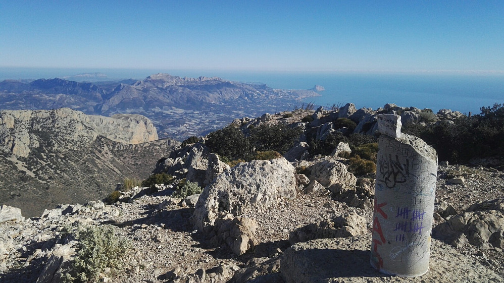 Mot øst og Bernia, som jeg også gledet meg til en av dagene. Calpe-klippen ute mot havet til høyre var også lett å kjenne igjen.