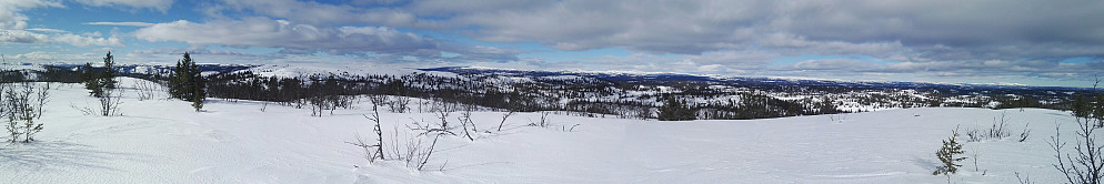 Panorama fra Skjenfjellet, med Høgdefjellet sentralt i forgrunnen.