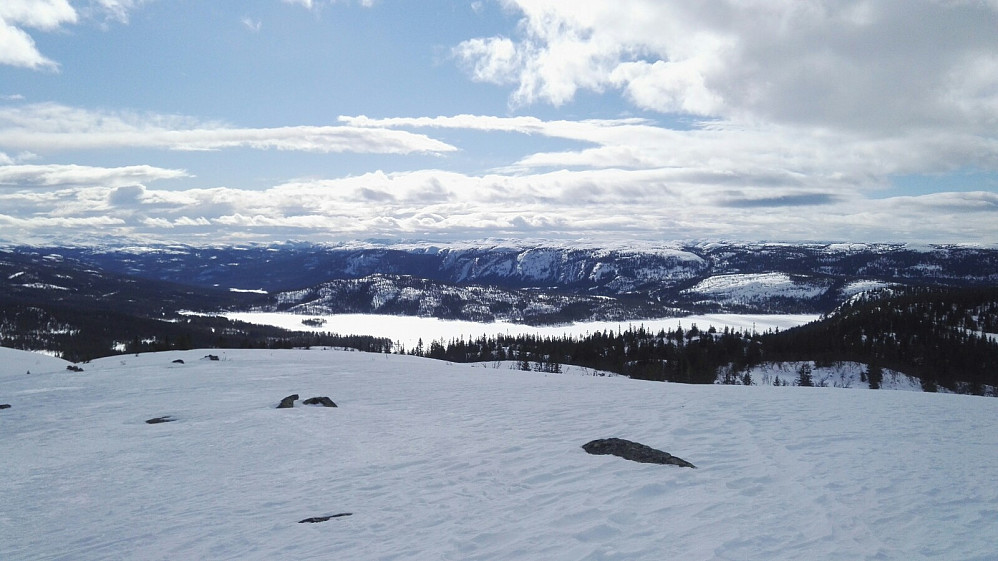 På dagens siste topp, Høgdefjellet, med utsikt over Strøen og indre Vassfaret.