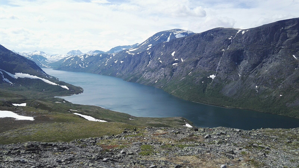 Fint utsyn over Gjende.