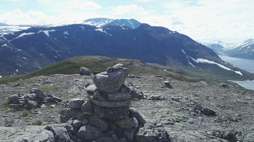 På toppen mot Knutshøe, som jeg var på tidligere i dag.