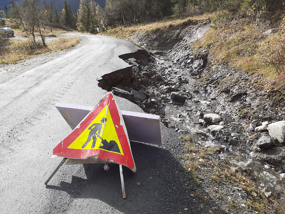 Nattens regnvær kunne sees på veiene i distriktet vårt