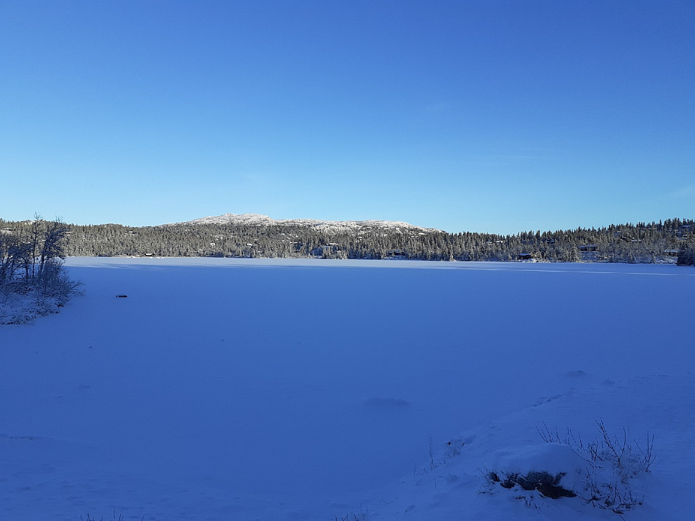 Binnhovdknatten sett fra Damtjernet.