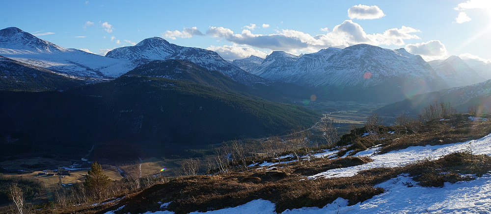 Eneste skikkelige bilde i dag, mot Innerdalen. Tatt fra ca 500 m høyde opp mot Smisetnebba.