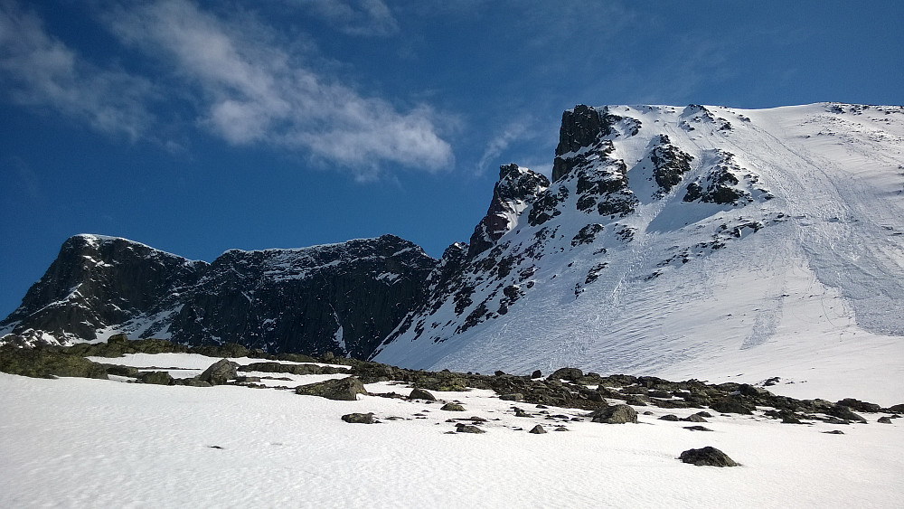 Leirungskampen har en riktig alpin profil fra denne vinkelen. Bildet tatt på returen, og N2 er til høyre.