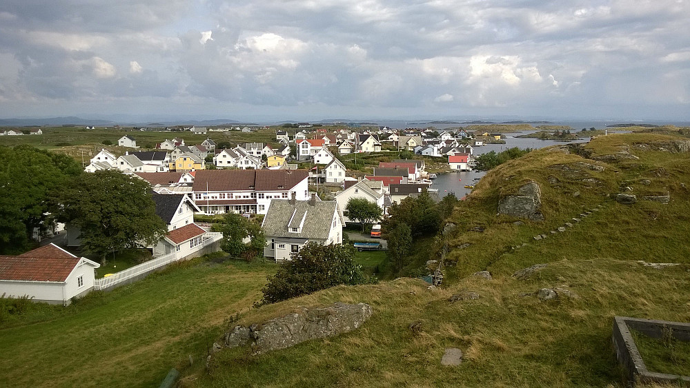 Kvitsøy "sentrum" sett fra fyret.
