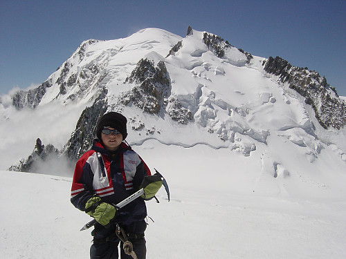 Dette har blitt et av Lars-Petters kjæreste bilder. På toppen av Tacul, med Mt Blanc bak.