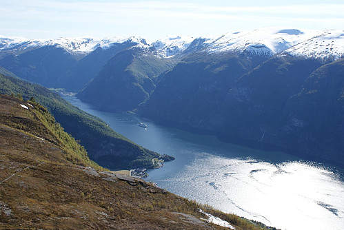 Vakkert utsyn over Aurlandsfjorden fra Presten.