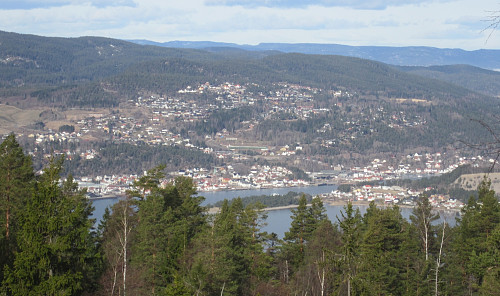 Utsikt fra Knivsfjell mot Svelvik i Vestfold.