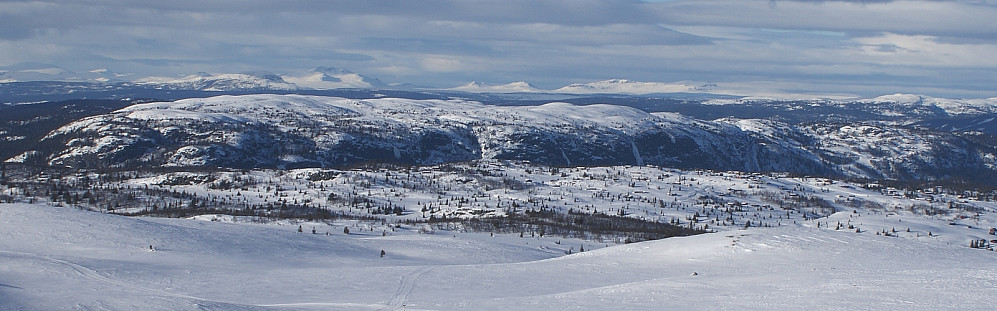 Makalausfjellet sett fra Bjødalsfjellet i sør.