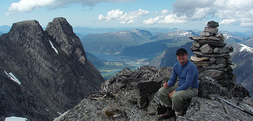 På toppen av Olaskartind; første besøk ifølge toppboka dette året (2007).