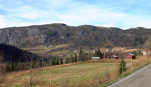 Makalaus i Stavedalen, sett fra øst. Selve toppen (1099m) er ikke synlig her.